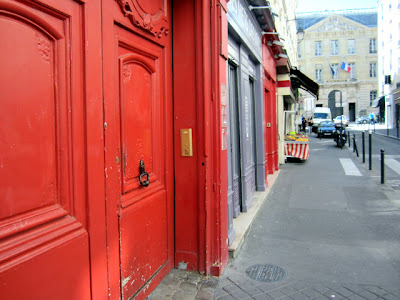 Rouge !!! Rue de la Coquillière 