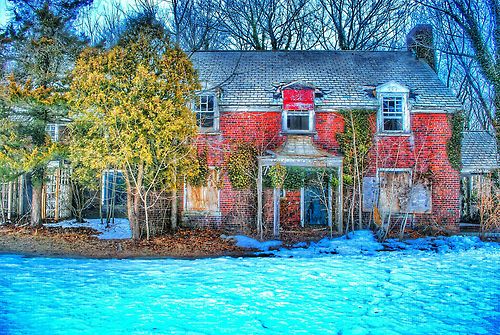 DESTROYED AND ABANDONED maison abandonnée dans les bois à New York