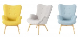 ...des fauteuils aux jolies arrondies et teintes pastels...