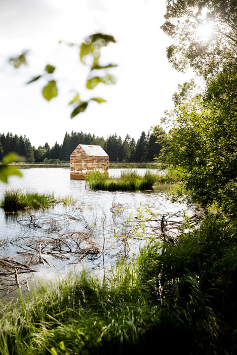 Walden-Raft-by-Elise-Morin-and-Florent-Albinet-b_dezeen_468_12