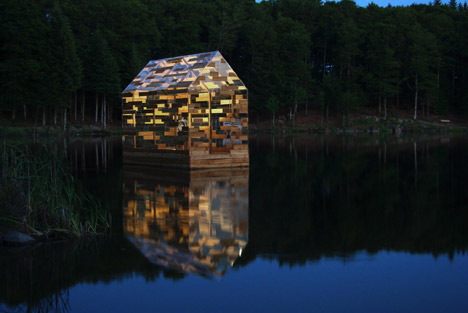 Walden-Raft-by-Elise-Morin-and-Florent-Albinet_dezeen_468_0