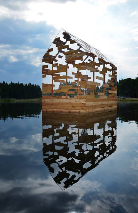 Walden-Raft-by-Elise-Morin-and-Florent-Albinet_dezeen_468_4 (1)