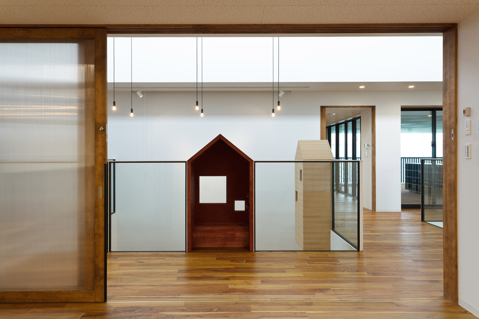 kindergarten-an-hibinosekkei-youji-no-shiro-kanagawa-japan_dezeen_936_2