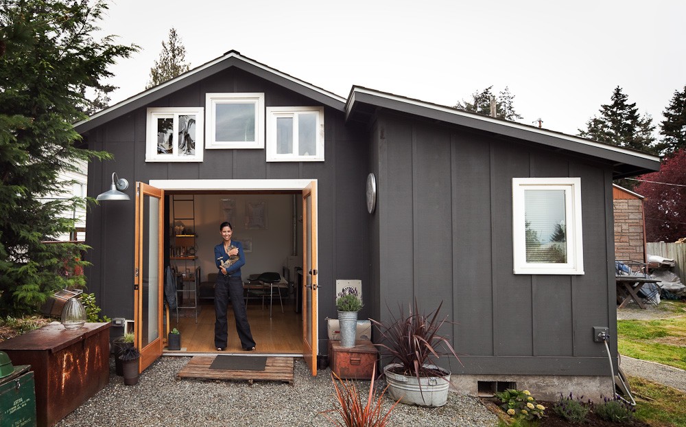 mini-house-tiny-functional-home-michelle-de-la-vega-0