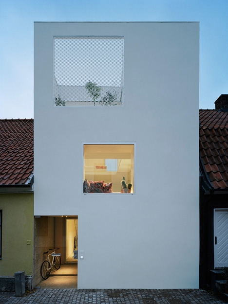 townhouse-ultramodern-white-facade