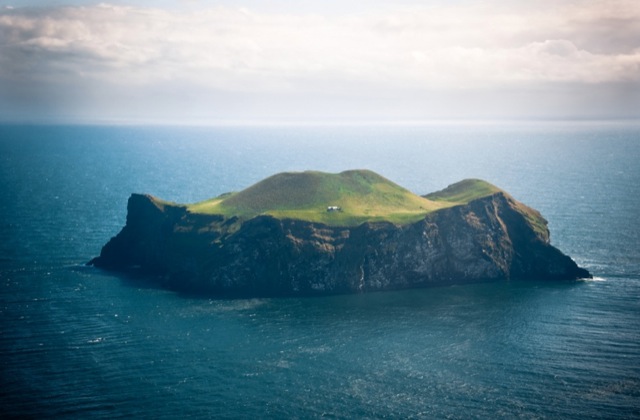 www.tuxboard.com  vivre sur une île déserte en islande