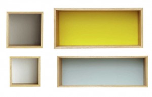 ...du gris, du bleu, du jaune pour le set de 4 étagères...